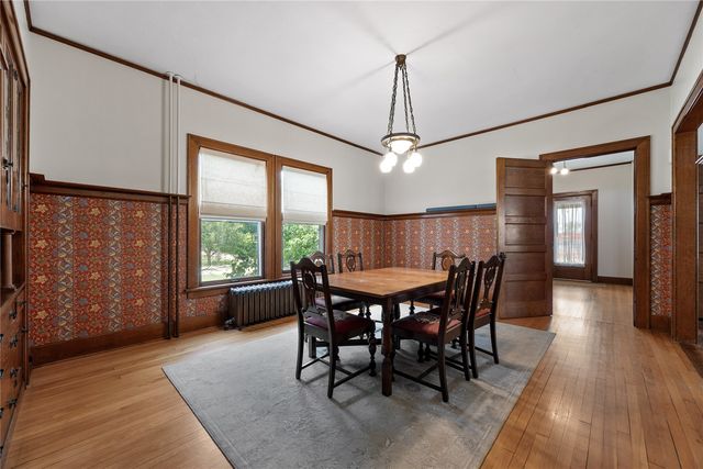 103 10th Avenue SW, Mt Vernon, IA 52314