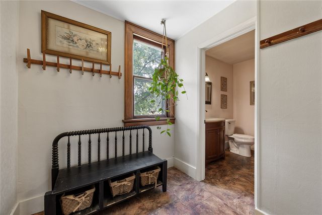 103 10th Avenue SW, Mt Vernon, IA 52314