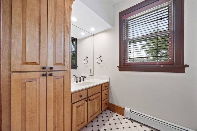 103 10th Avenue SW, Mt Vernon, IA 52314