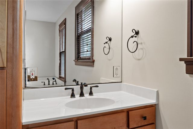 103 10th Avenue SW, Mt Vernon, IA 52314