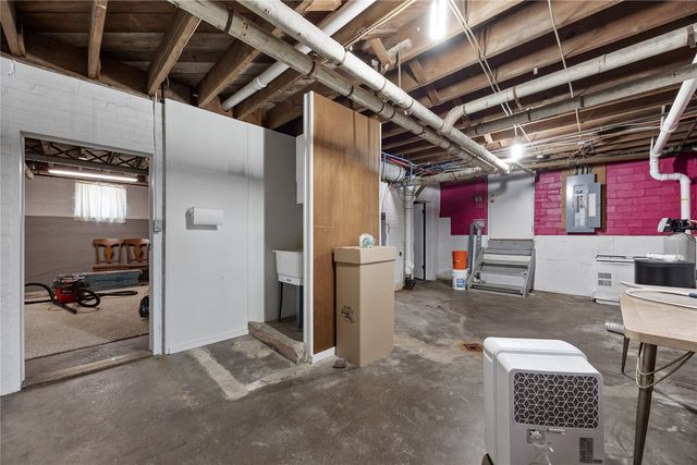 103 10th Avenue SW, Mt Vernon, IA 52314