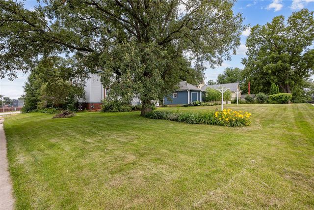 103 10th Avenue SW, Mt Vernon, IA 52314