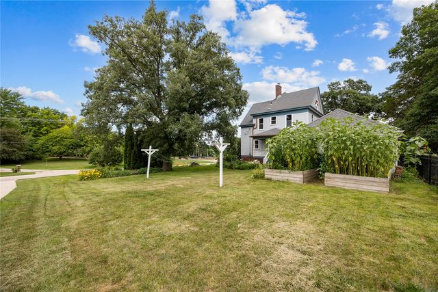 103 10th Avenue SW, Mt Vernon, IA 52314