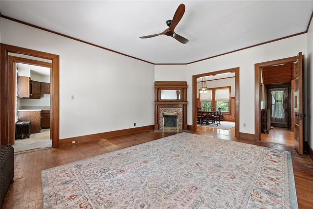 103 10th Avenue SW, Mt Vernon, IA 52314