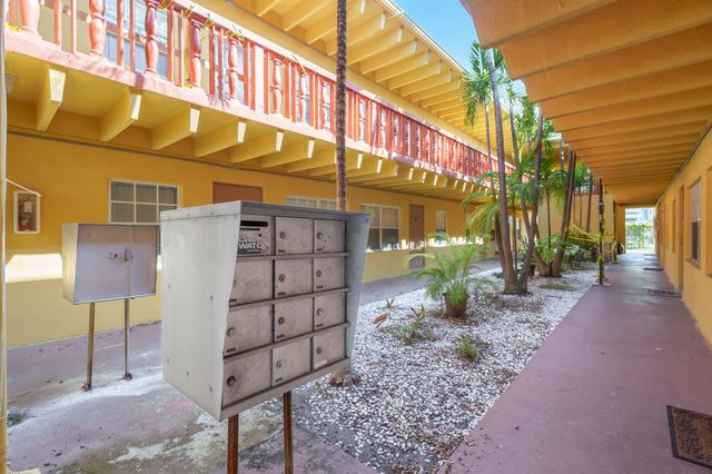 330 NW 20th Street 210, Boca Raton, FL 33431