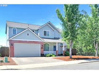 2290 33RD St, Springfield, OR 97477