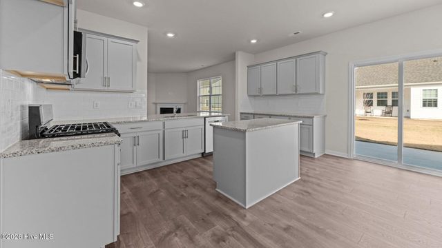 1100 Aviator Lane, Ayden, NC 28513