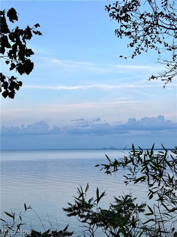 31600 Lake Road, Bay Village, OH 44140