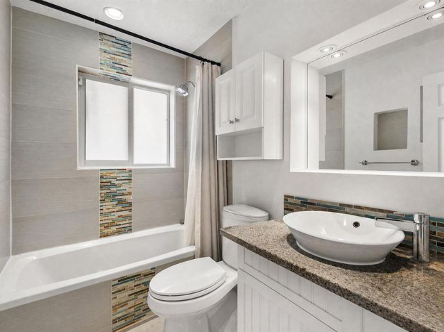 330 SE 10th Street, Pompano Beach, FL 33060