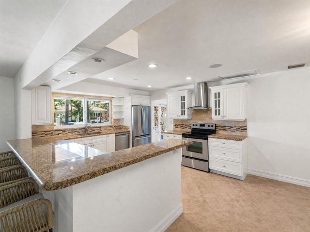 330 SE 10th Street, Pompano Beach, FL 33060