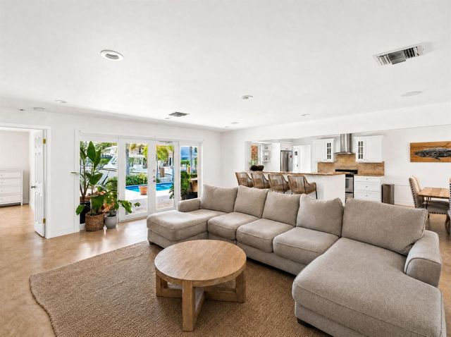330 SE 10th Street, Pompano Beach, FL 33060