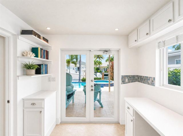 330 SE 10th Street, Pompano Beach, FL 33060