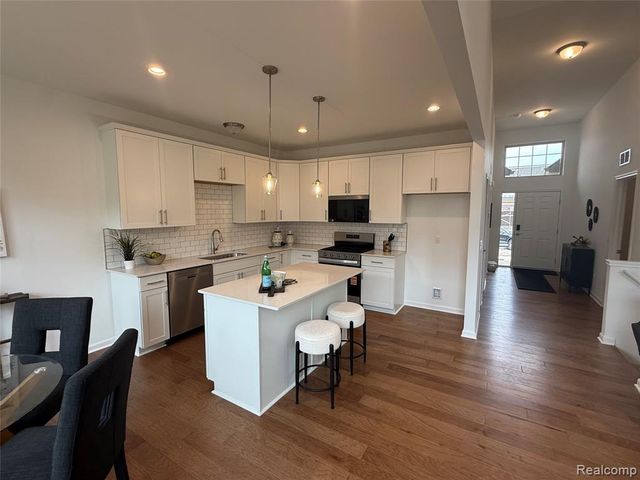 20768 Burn Drive, Macomb, MI 48044