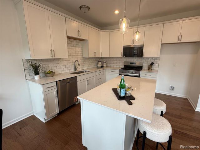 20768 Burn Drive, Macomb, MI 48044