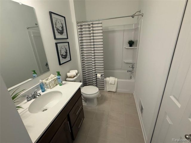 20768 Burn Drive, Macomb, MI 48044