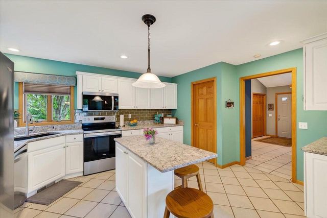 706 Summerton Court, Sun Prairie, WI 53590