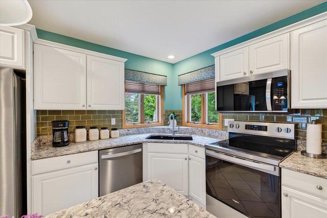 706 Summerton Court, Sun Prairie, WI 53590