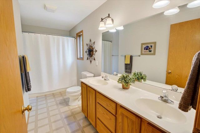 706 Summerton Court, Sun Prairie, WI 53590
