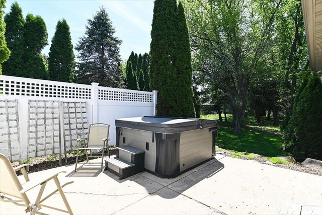 706 Summerton Court, Sun Prairie, WI 53590