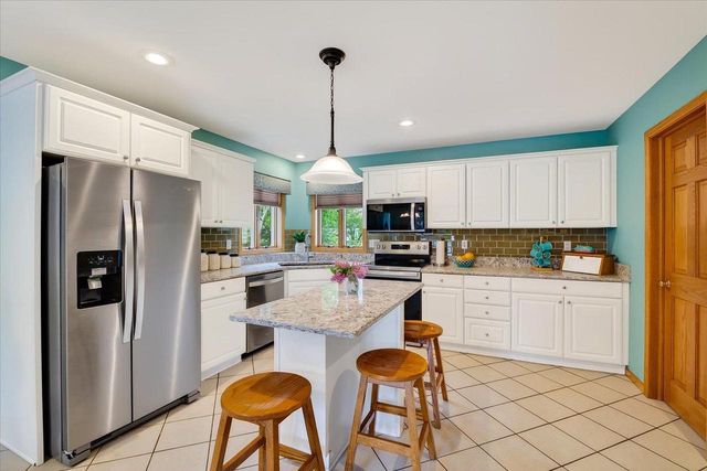 706 Summerton Court, Sun Prairie, WI 53590