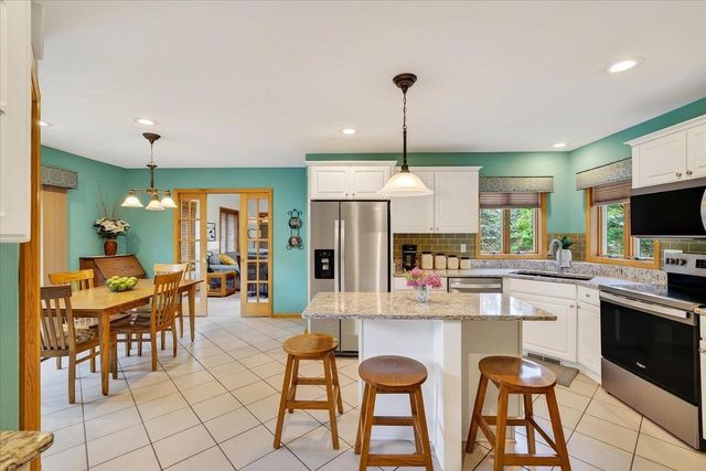706 Summerton Court, Sun Prairie, WI 53590