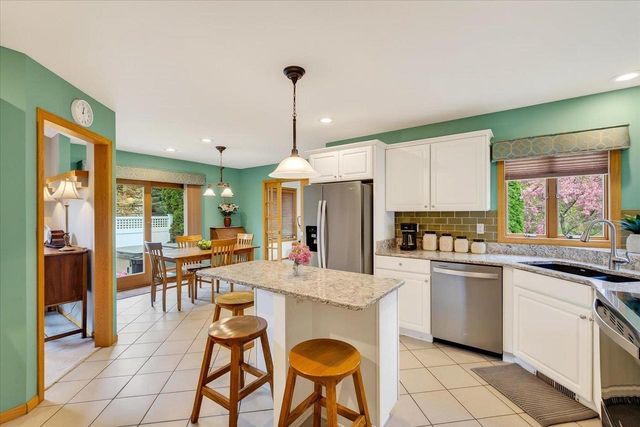 706 Summerton Court, Sun Prairie, WI 53590