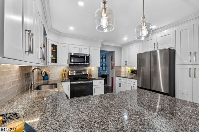 2301 Jamestown Common, Hillsborough Twp., NJ 08844