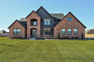 1045 Collis Way, Newcastle, OK 73065