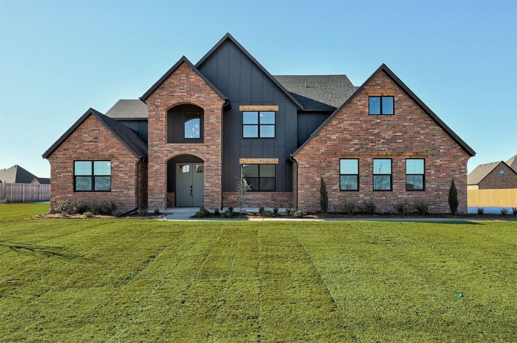 1045 Collis Way, Newcastle, OK 73065