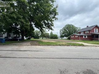 533 Sandusky, Fremont, OH 43420