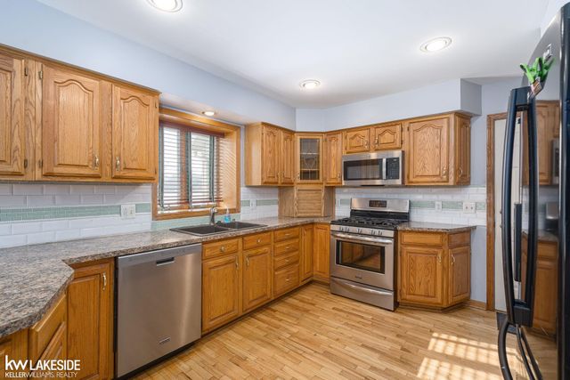 47846 North Avenue, Macomb Twp, MI 48042