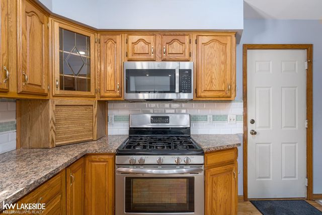 47846 North Avenue, Macomb Twp, MI 48042