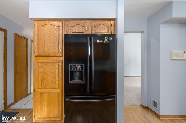 47846 North Avenue, Macomb Twp, MI 48042