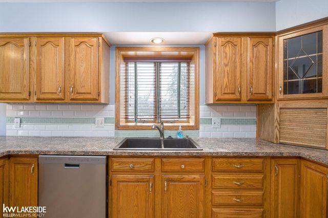 47846 North Avenue, Macomb Twp, MI 48042