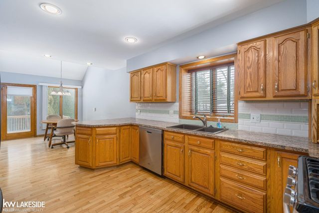 47846 North Avenue, Macomb Twp, MI 48042