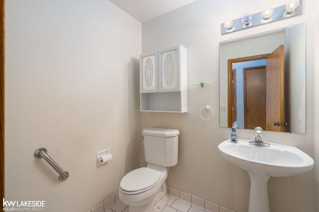 47846 North Avenue, Macomb Twp, MI 48042