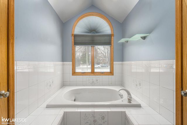 47846 North Avenue, Macomb Twp, MI 48042