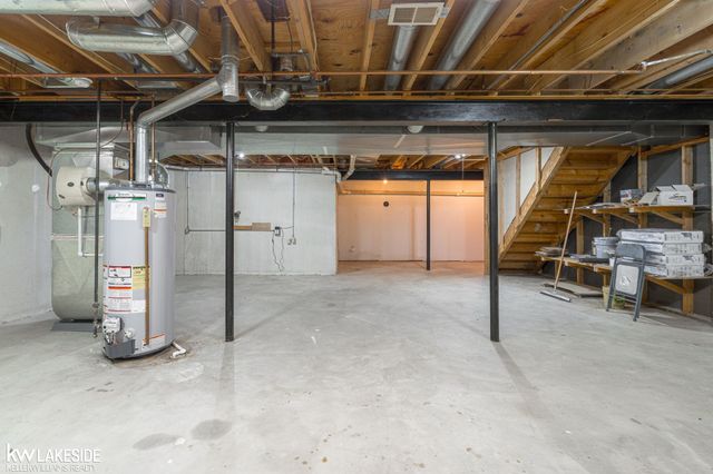 47846 North Avenue, Macomb Twp, MI 48042