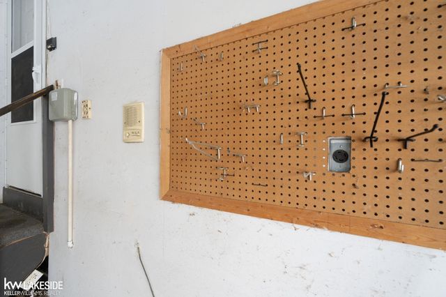 47846 North Avenue, Macomb Twp, MI 48042