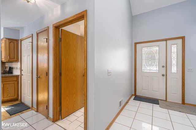 47846 North Avenue, Macomb Twp, MI 48042