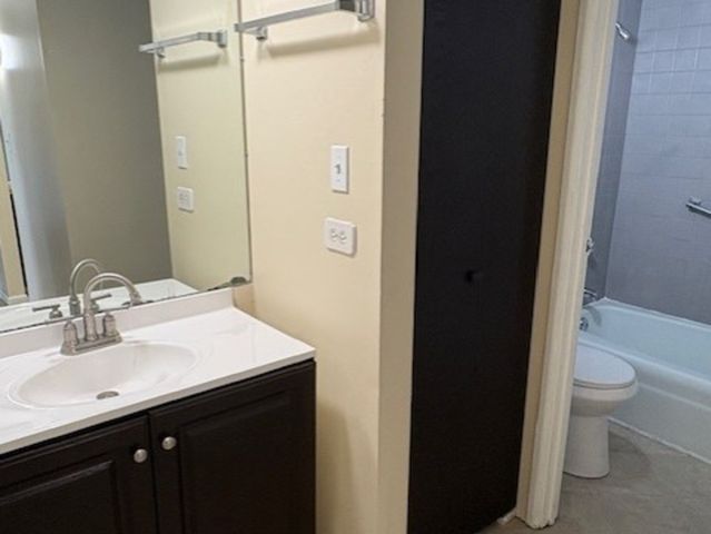 820 Elder Road C115, Homewood, IL 60430