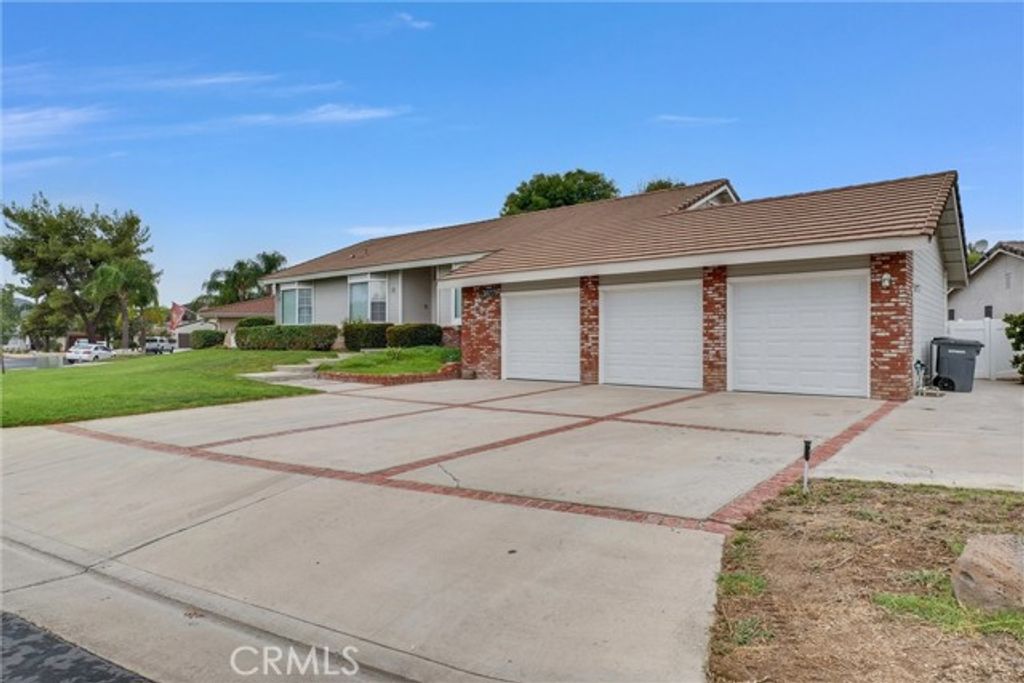 30279 Clear Water, Canyon Lake, CA 92587