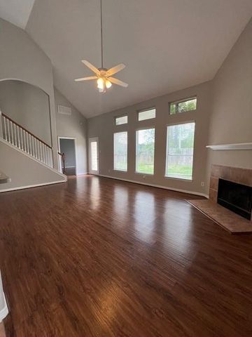 9219 Hidden Lake E, Magnolia, TX 77354