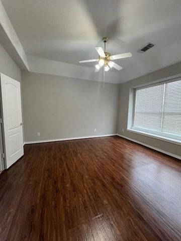 9219 Hidden Lake E, Magnolia, TX 77354
