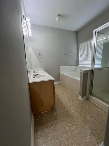 9219 Hidden Lake E, Magnolia, TX 77354