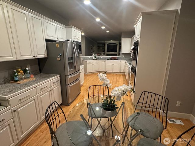 21005 37th Ave SE, Bothell, WA 98021
