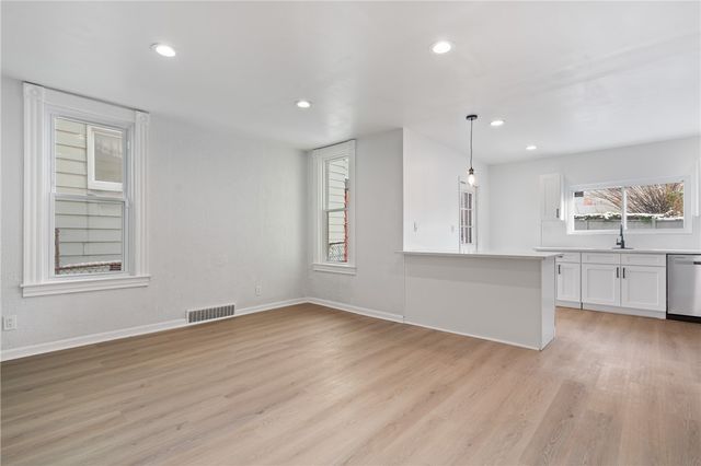 67 Ruth St, Mt Washington, PA 15211