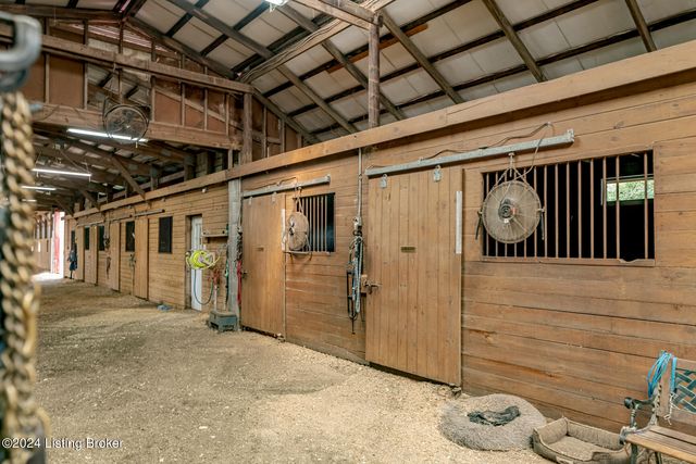 4626 Glen Rose Rd, Louisville, KY 40229