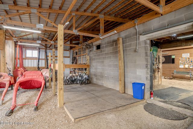 4626 Glen Rose Rd, Louisville, KY 40229