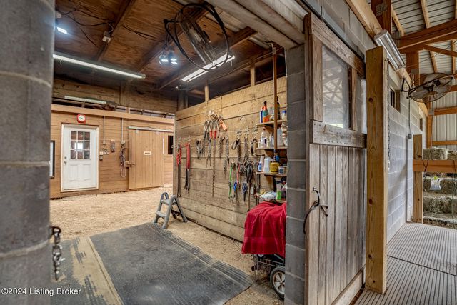 4626 Glen Rose Rd, Louisville, KY 40229